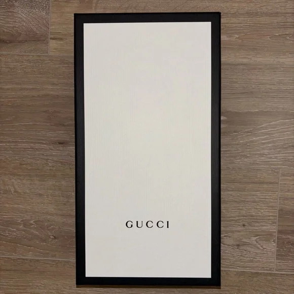 Authentic Gucci Logo Slides - Picture 6 of 8